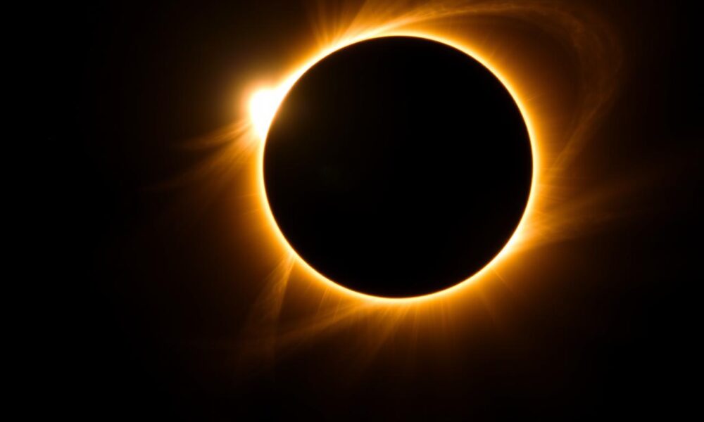 Chasing Natural Wonders: How to Plan Trips Around Solar Eclipses, Volcanic Eruptions & Animal Migrations Total solar eclipse with corona visible against dark sky, natural phenomena tourism